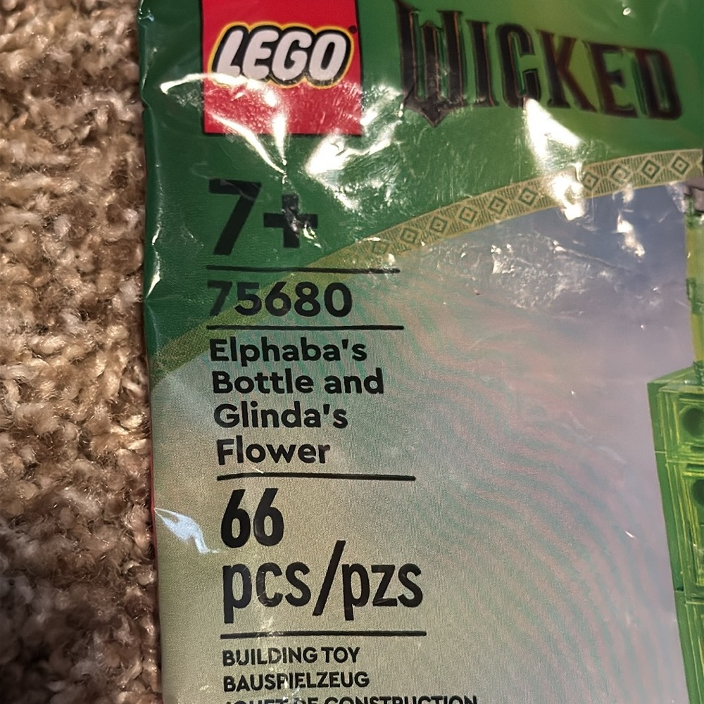 Unique AMC Movie Theater set of Lego from Wicked opening day! New in package! - Picture 3 of 5
